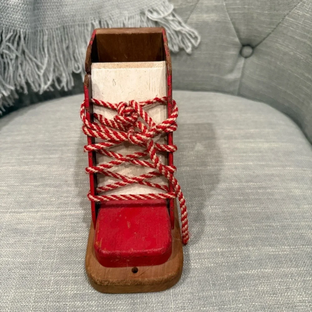 ⛱️Sandberg - Red & White Vintage Lace & Tie Wooden Shoe Toy - OS